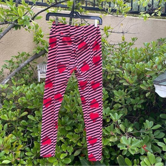 👖LuLaRoe stretch pink w/ black stripes and red hearts leggings OS. ECU! - Picture 3 of 5